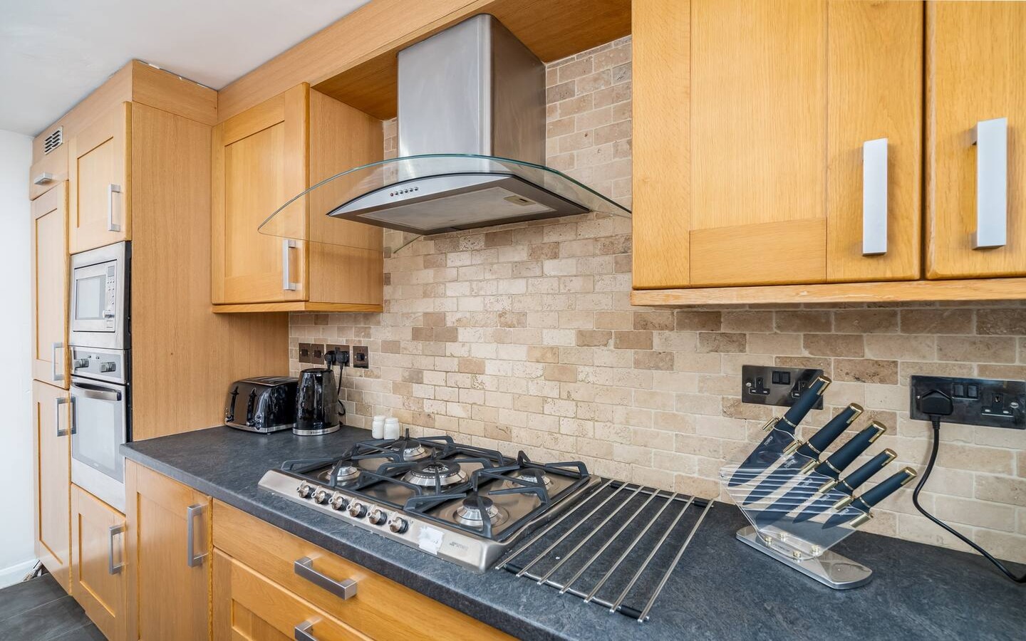 28279858-649e-41c4-b26c-1b4558502b1b (1)