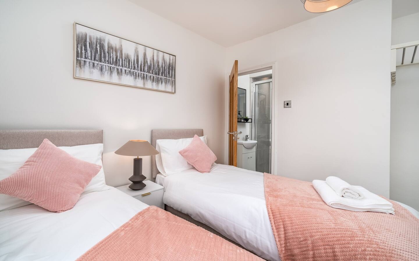 94d73e9f-4a8b-4097-ba48-a0163101ab81 (1)